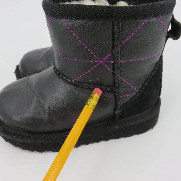 Ugg Toddler 7 US 6 UK 1167315T Kids Classic Mini Pearlized Boot Black Winter - Picture 7 of 15